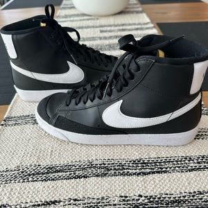 Nike Blazer Mid ‘77 shoes - size 8 - barely worn
